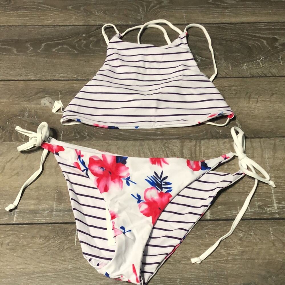 Cupshe Reversible Floral & Stripe 2 pc Bikini NWT - Picture 5 of 6